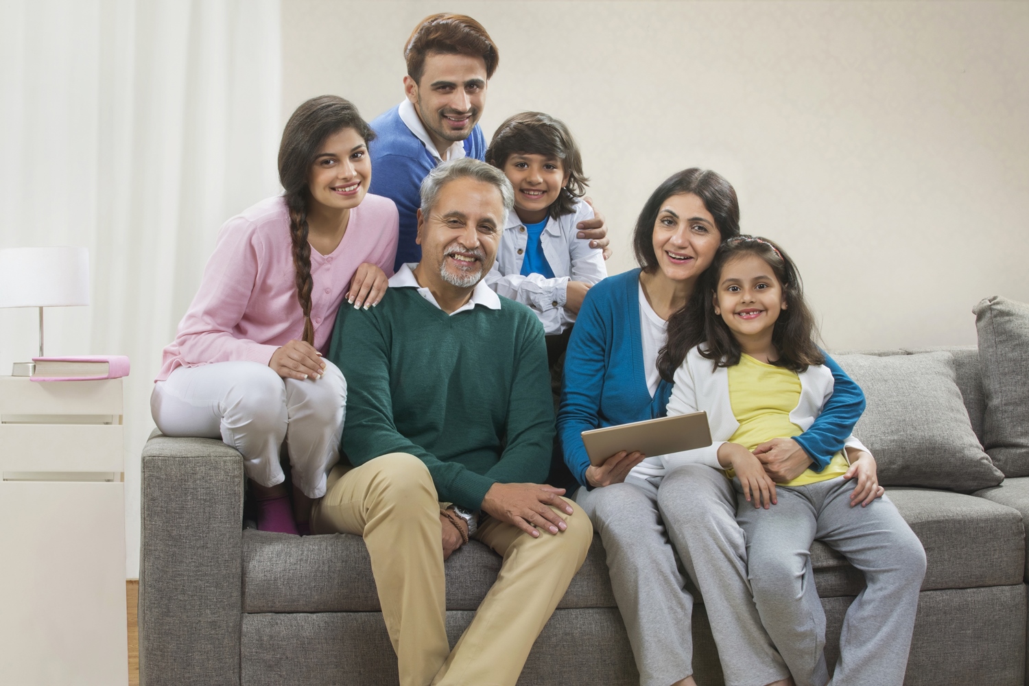 Join family. Joint Family. A Joint Family foto India. Family sitting on Sofa. Joint Family support.